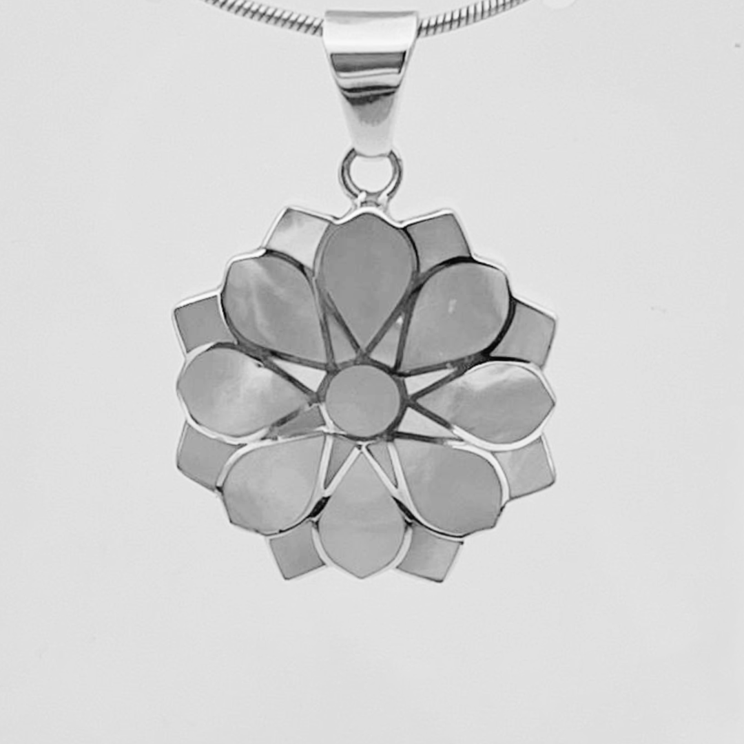 COLLIER INCA MARGUERITE NACRE