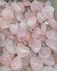 Colgantes de piedras naturales en forma de corazón
