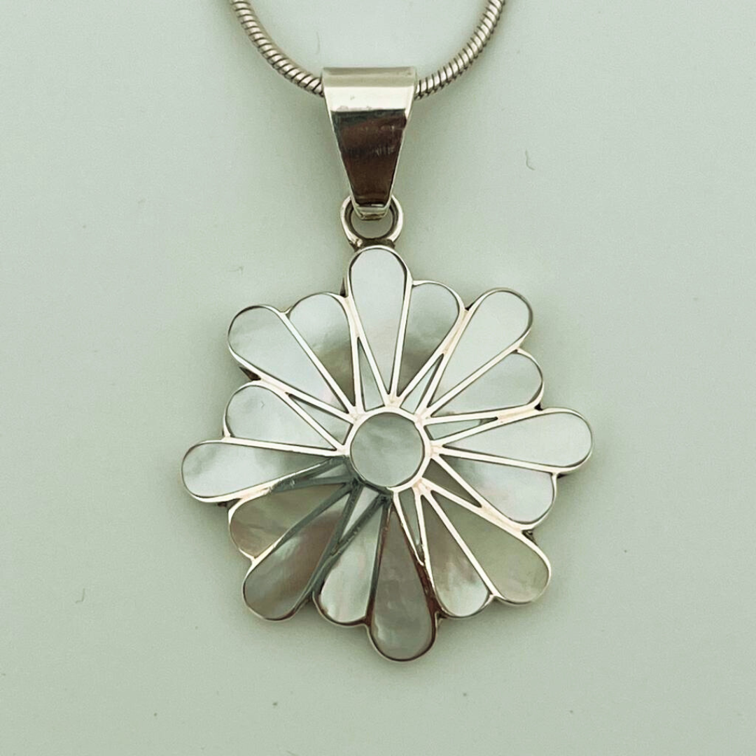COLLIER INCA GARDENIA NACRE