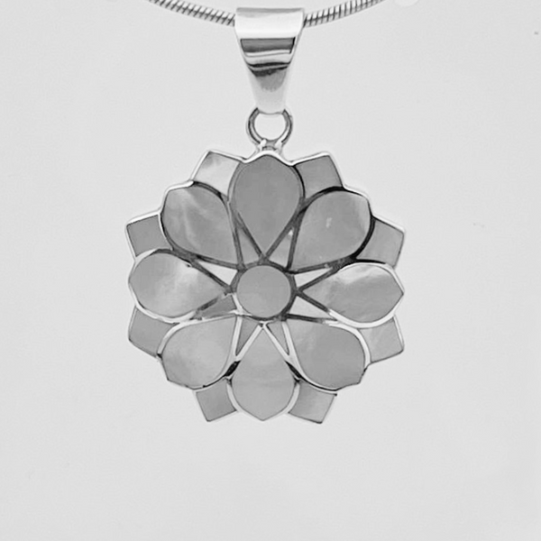 COLLIER INCA MARGUERITE NACRE