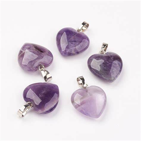 Colgantes de piedras naturales en forma de corazón